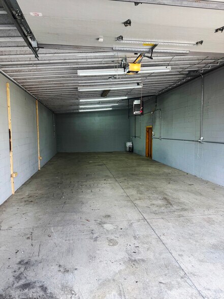 More Photos Of 220 N Davidson St, Indianapolis Research And Development For Lease