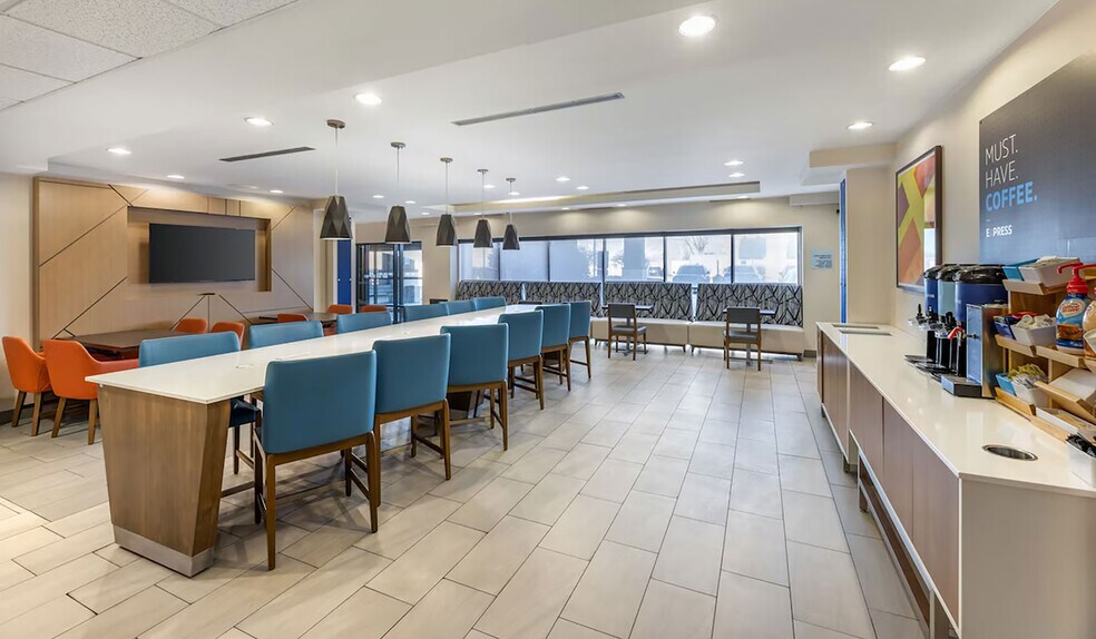 More Photos Of 13330 Cicero Ave, Crestwood Hotel For Sale