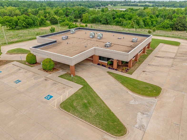 More Photos Of 15679 NE 23rd St, Choctaw Medical For Sale