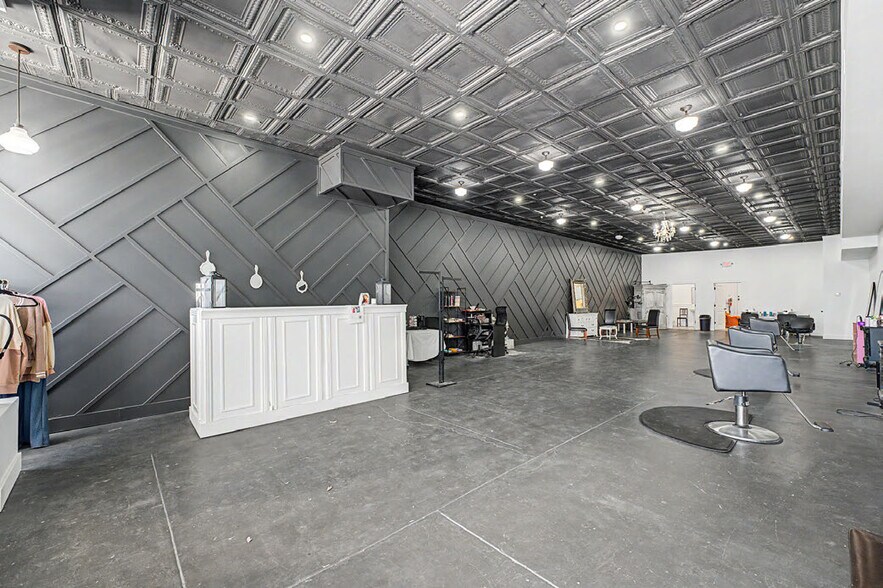 More Photos Of 117-119 W Bean St, Lincoln General Retail For Sale