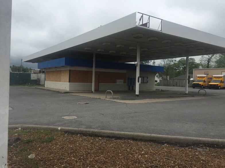 More Photos Of 800 N Jackson St, Tullahoma Service Station For Sale