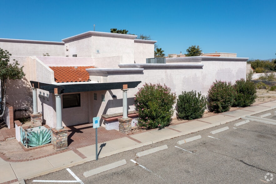 More Photos Of 2252 W Magee Rd, Tucson Medical For Lease