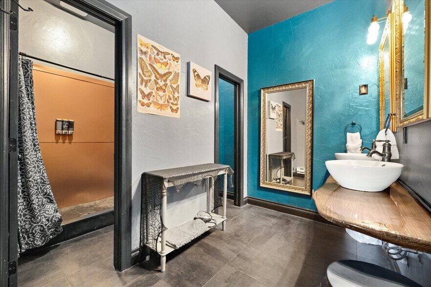 More Photos Of 301 Victor Ave, Victor Hotel For Sale