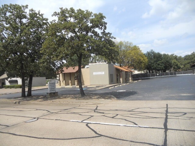 More Photos Of 3603-3617 W Pioneer Pky, Arlington Office For Lease