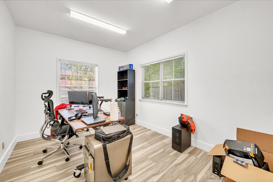 More Photos Of 1704 W 6th St, Austin Office Residential For Lease