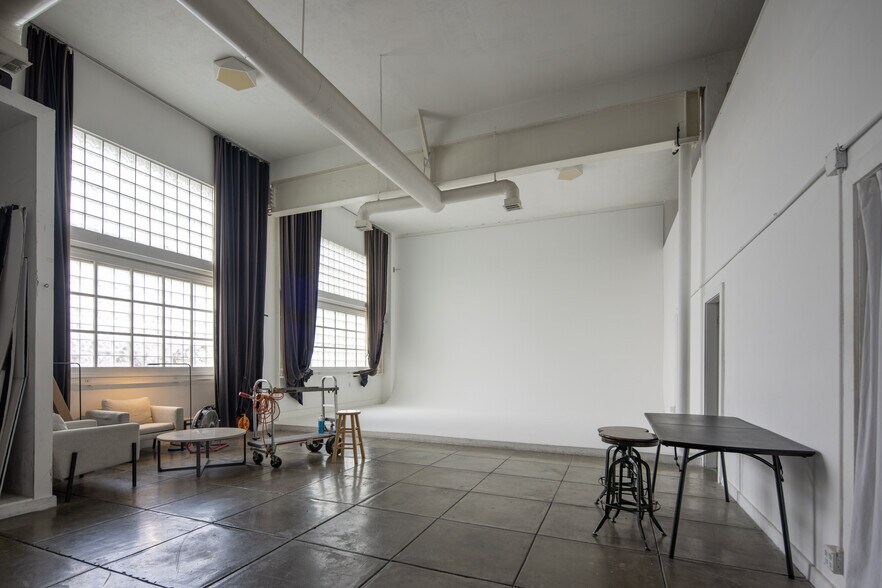 More Photos Of 1441 N McCadden Pl, Los Angeles Showroom For Sale