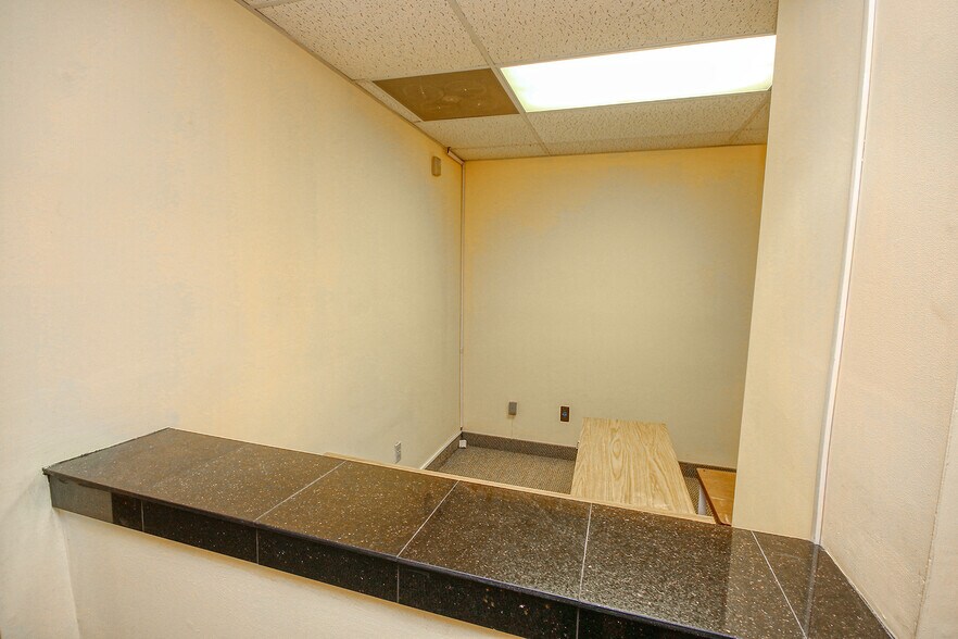 More Photos Of 509 Stillwells Corner Rd, Freehold Medical For Lease
