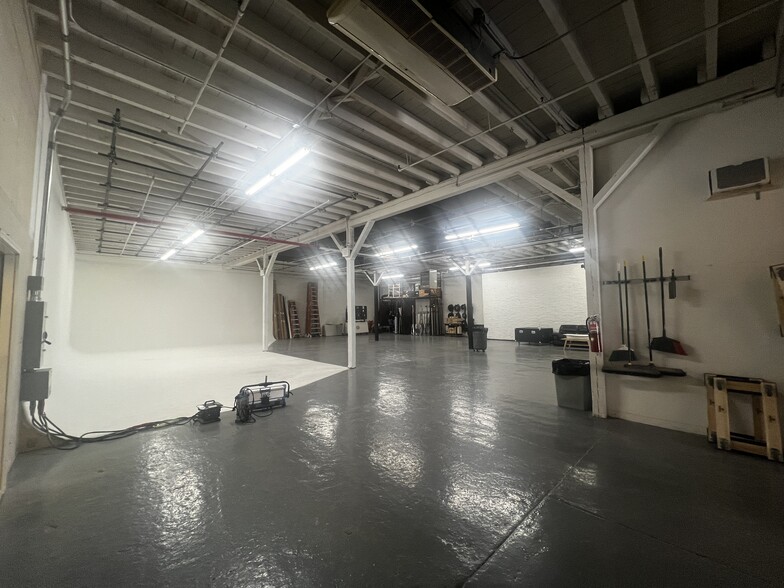 More Photos Of 300 Kingsland Ave, Brooklyn Warehouse For Lease