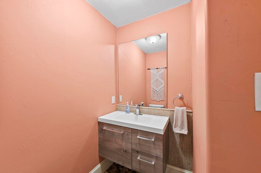 More Photos Of 941 Virginia Dr, Sarasota Specialty For Sale