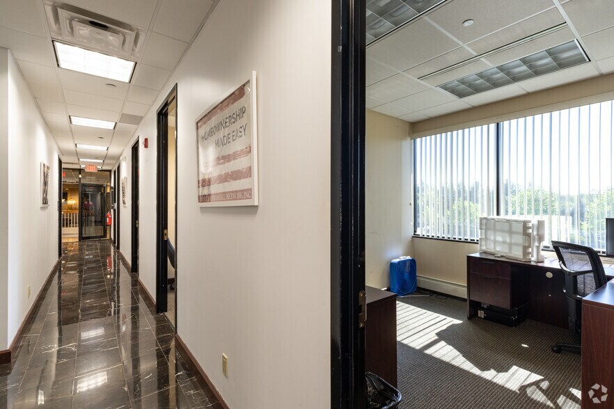 More Photos Of 500 Craig Rd, Manalapan Township Office For Lease