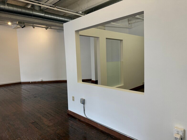 More Photos Of 1231 NW Hoyt St, Portland Loft Creative Space For Lease