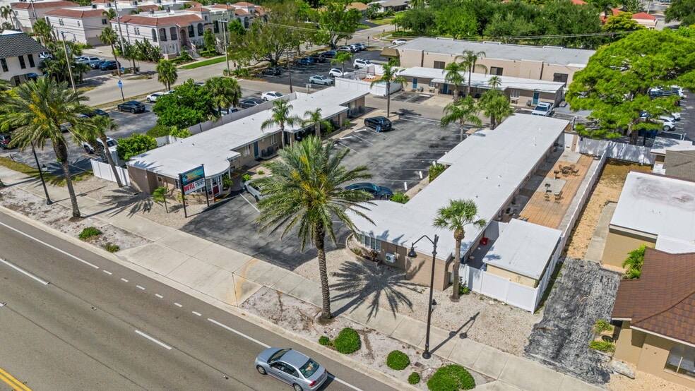 Primary Photo Of 340 Tamiami Trl S, Venice Hotel For Sale