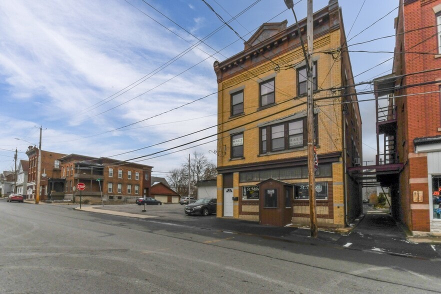 More Photos Of 38 Reid St, Amsterdam Specialty For Sale