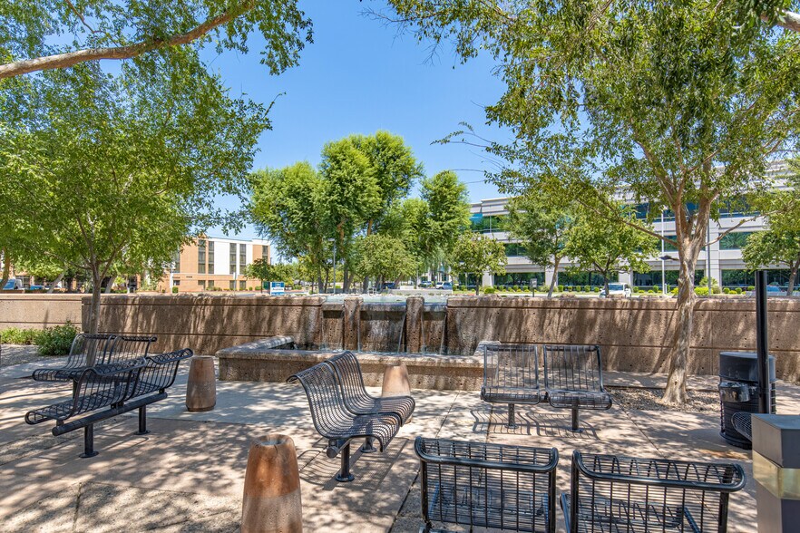 More Photos Of 10851 N Black Canyon Hwy, Phoenix Office For Lease