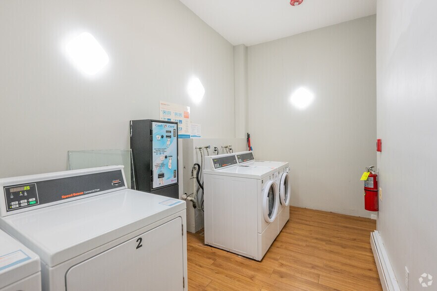 More Photos Of 383-435 Oaklawn Ave, Cranston Apartments For Sale