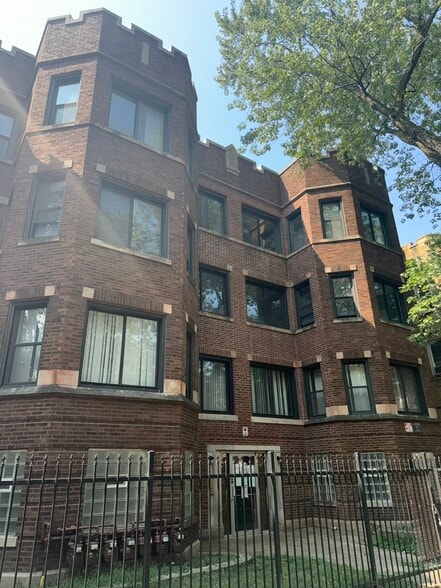 Primary Photo Of 7530 S Phillips Ave, Chicago Apartments For Sale