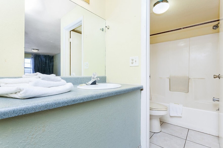 More Photos Of 4657 W Irlo Bronson Memorial Hwy, Kissimmee Hotel For Sale