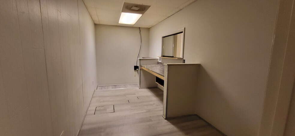 More Photos Of 324 E 24th St, Lumberton Storefront Retail Office For Lease