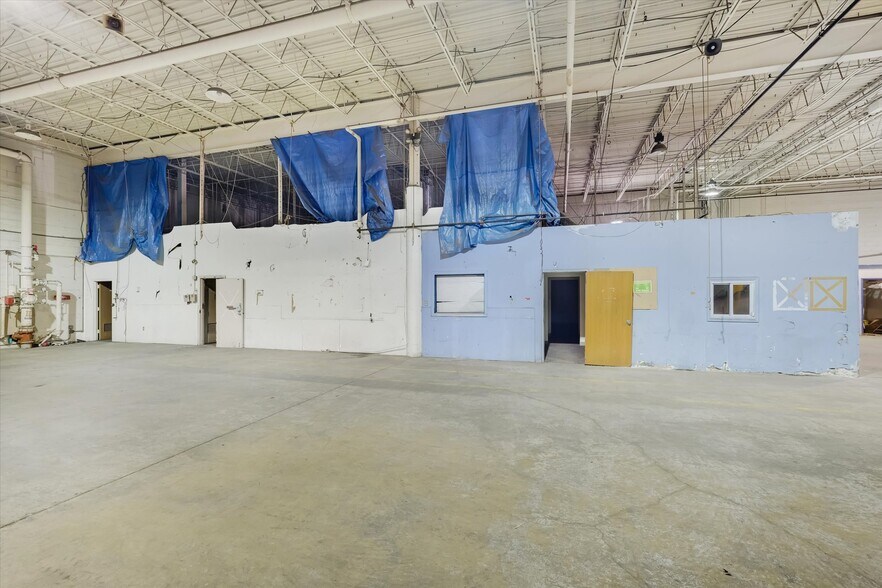 More Photos Of 6900 Lindbergh Blvd, Philadelphia Distribution For Lease