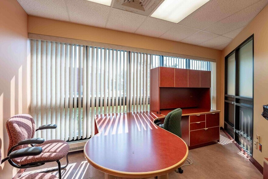 More Photos Of 29 Main St E, Chelmsford Office For Sale