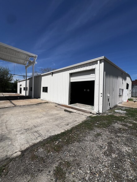 More Photos Of 6827 La Paseo St, Houston Warehouse For Lease