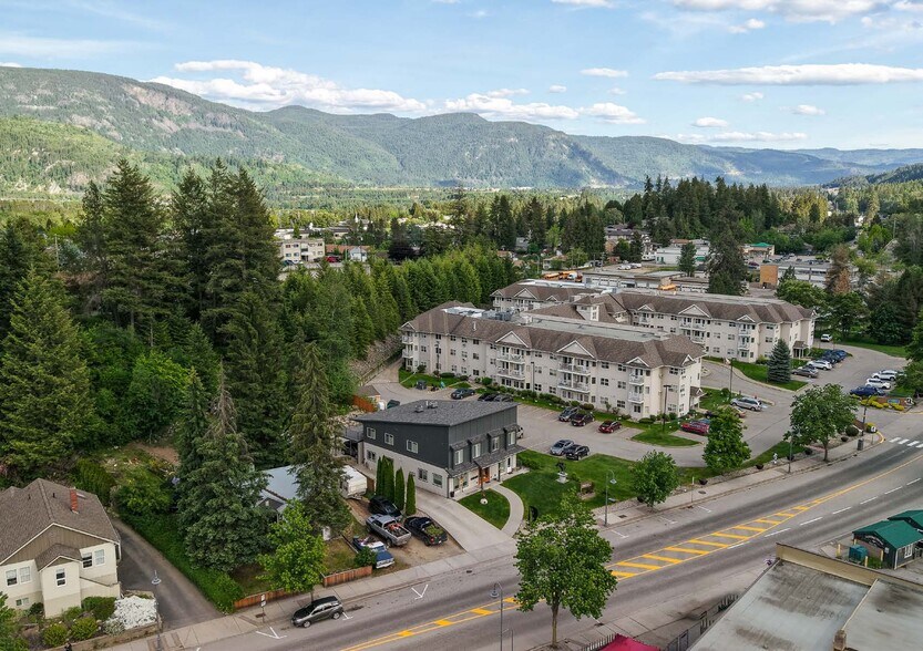 More Photos Of 495 Columbia Av, Castlegar General Retail For Sale