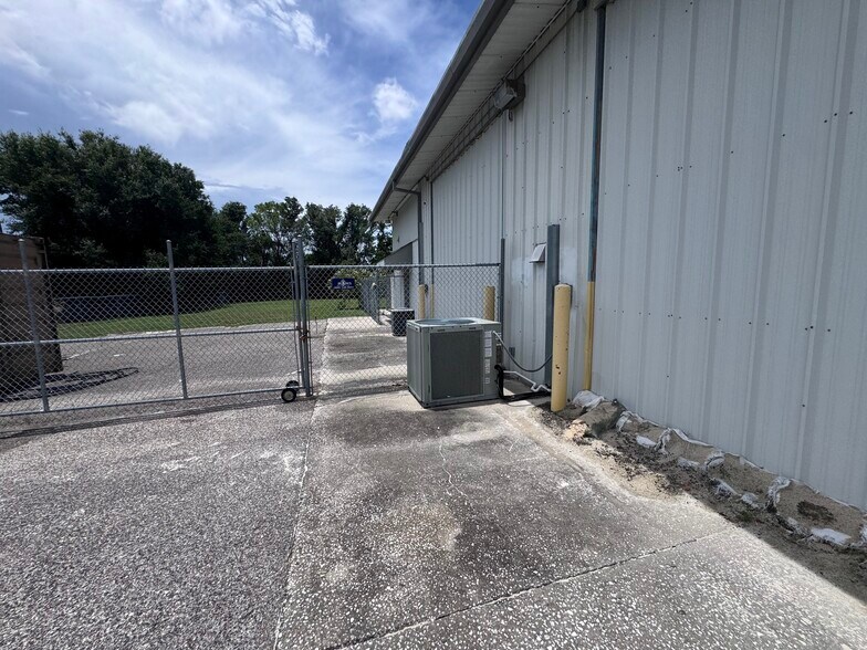 More Photos Of 2910 Drane Field Rd, Lakeland Warehouse For Lease