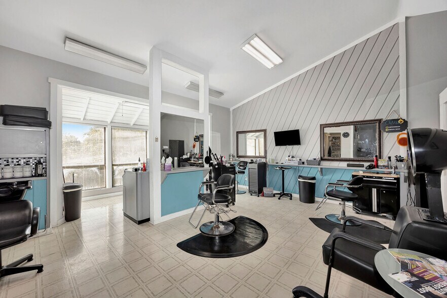 More Photos Of 1188 Pyramid Hill Blvd, Hamilton Flex For Sale