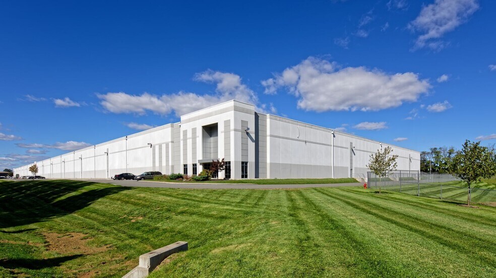 More Photos Of 8018 Quarry Rd, Alburtis Distribution For Lease