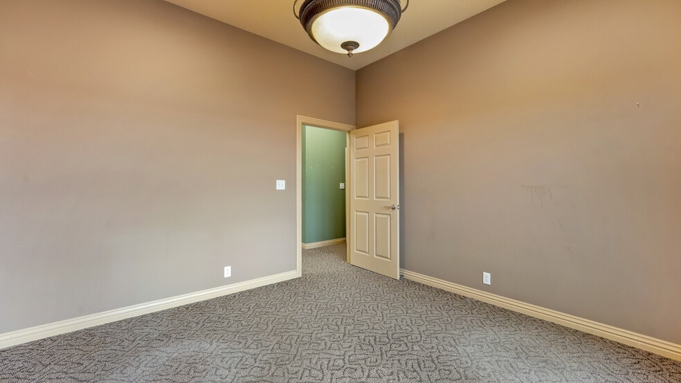 More Photos Of 4466 Horseshoe Bend Pky, Village Of Four Seasons General Retail For Sale