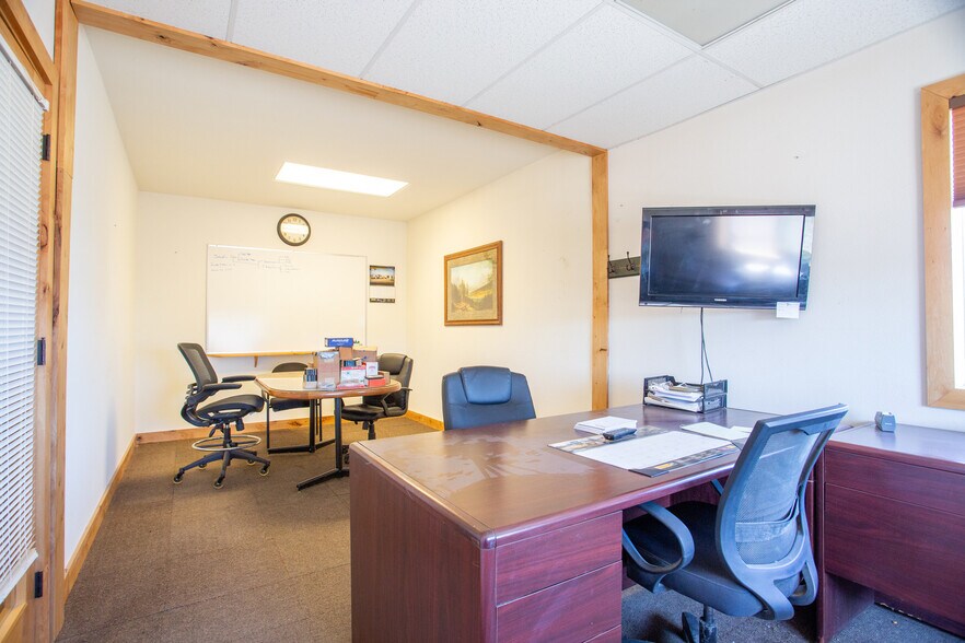 More Photos Of 4319 16th Ave W, Williston Industrial For Lease