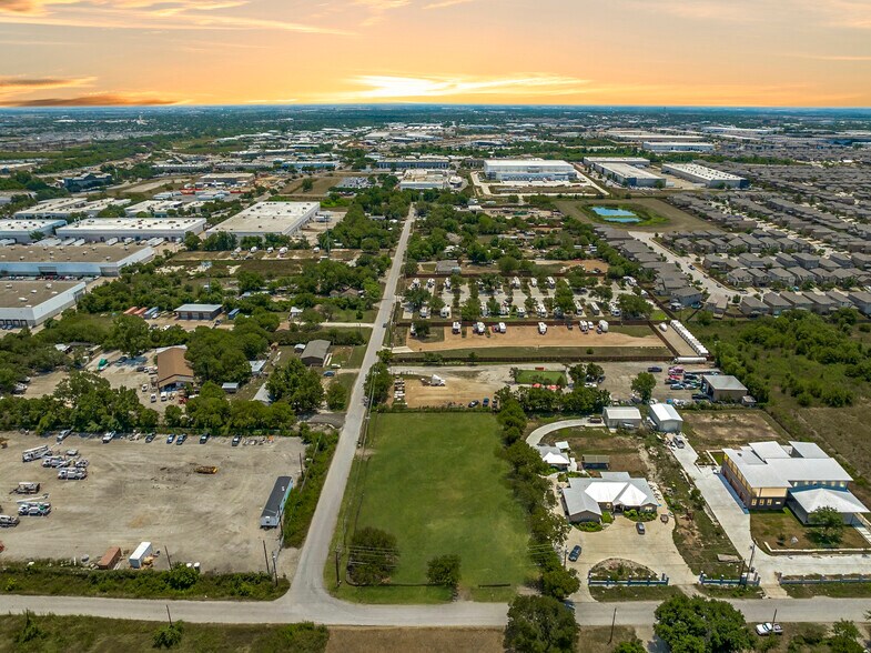 More Photos Of 16409 Summit Dr, Austin Land For Lease