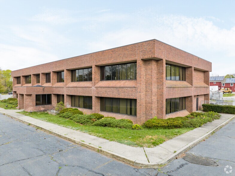 More Photos Of 1400 Youngs Ave, Southold Medical For Lease