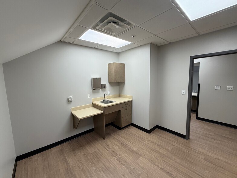 More Photos Of 85 Worcester Rd, Framingham Medical For Lease