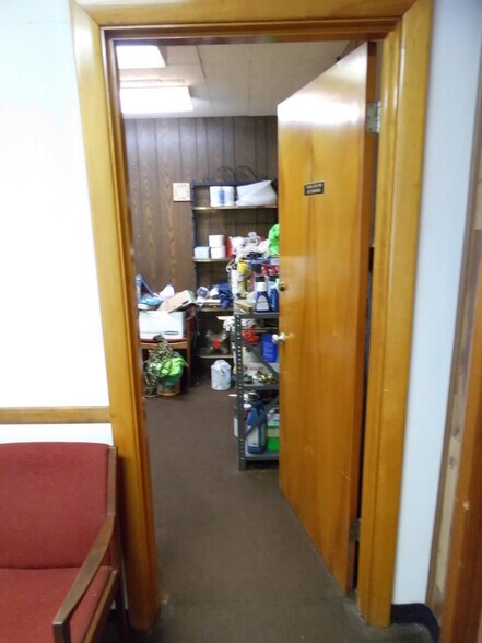 More Photos Of 406 Missouri Ave, East Saint Louis Office For Sale