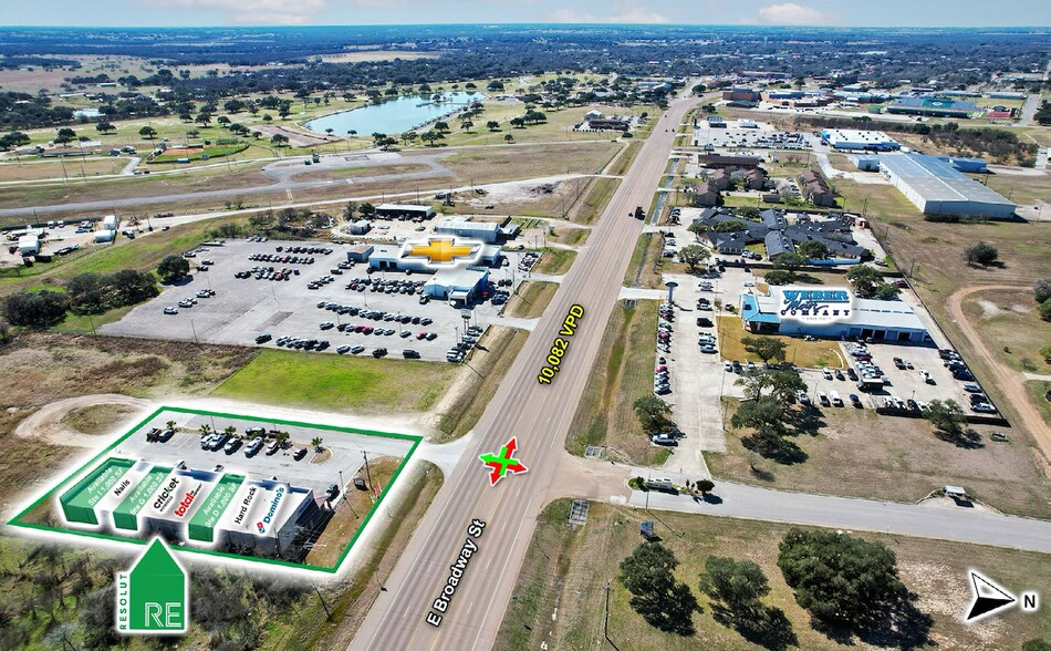 More Photos Of 1431 E Broadway St, Cuero Storefront Retail Office For Lease