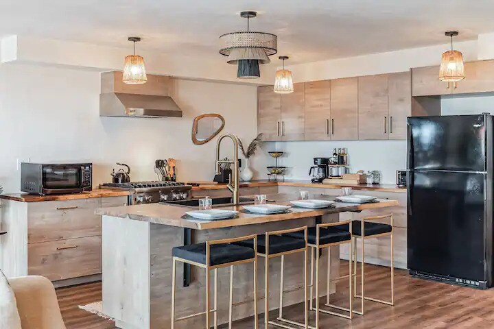 More Photos Of 5639 La Jolla Blvd, La Jolla Storefront Retail Residential For Sale