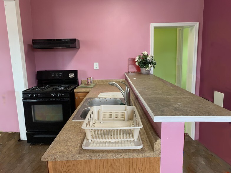 More Photos Of 2701 E Monument St, Baltimore Convenience Store For Sale