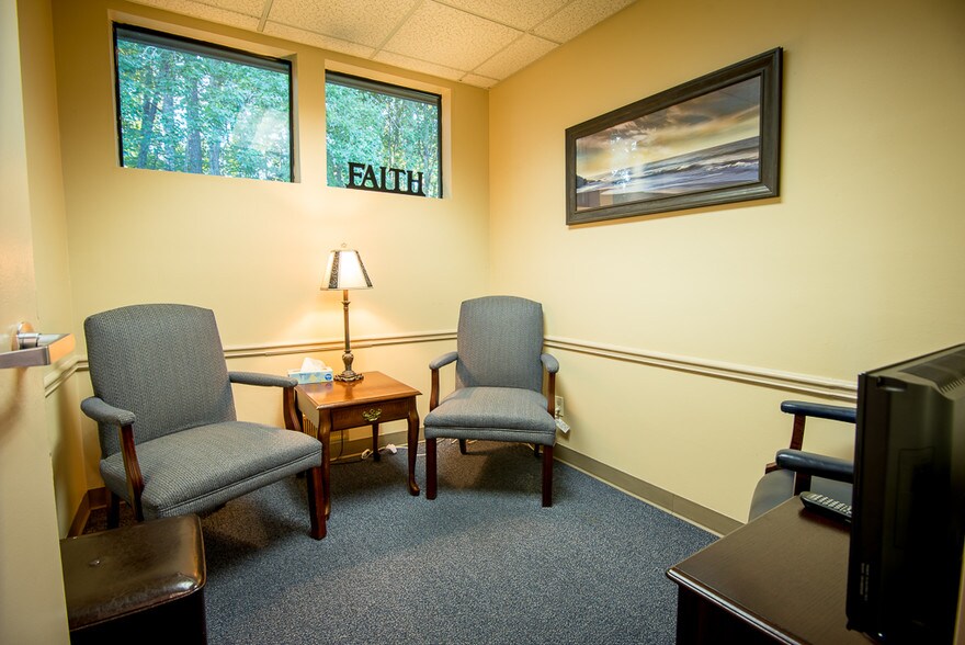 More Photos Of 1305 Milstead Ave NE, Conyers Medical For Sale