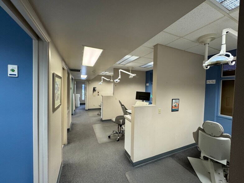 More Photos Of 801 N Wilmot Rd, Tucson Office For Sale