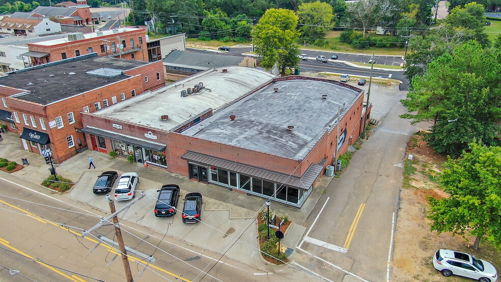 More Photos Of 141 W Government St, Brandon Storefront For Lease
