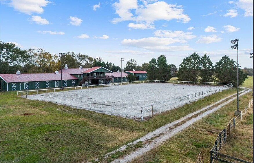 More Photos Of 715 Melton Rd, Liberty Horse Stables For Sale