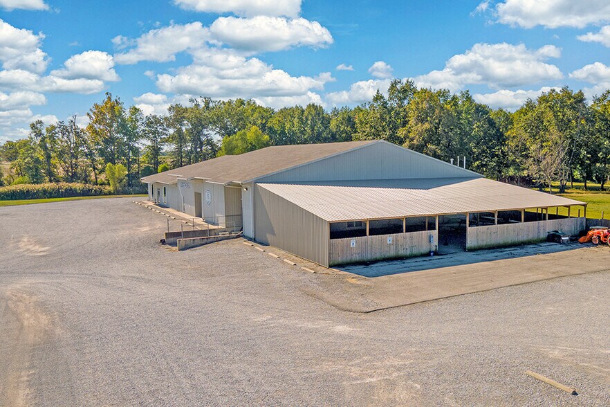 More Photos Of 18967 N US Highway 51, Elkville Mixed Retail For Sale