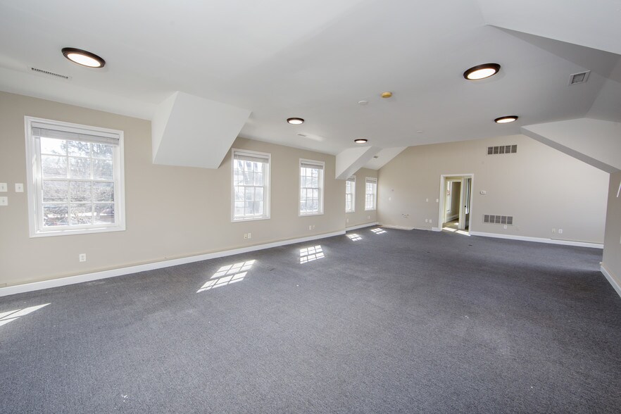 More Photos Of 30 W Bridge St, New Hope Freestanding For Lease