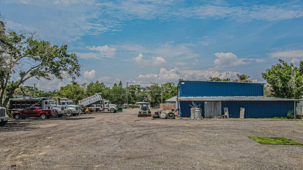 More Photos Of 6911 Gibsonton Dr, Gibsonton Light Manufacturing For Sale