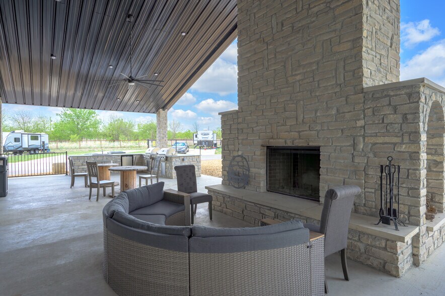 More Photos Of 9630 E US Highway 190, Rogers Trailer Camper Park For Sale