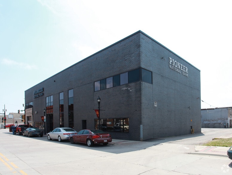 More Photos Of 331 N Central Ave, Duluth Bank For Lease