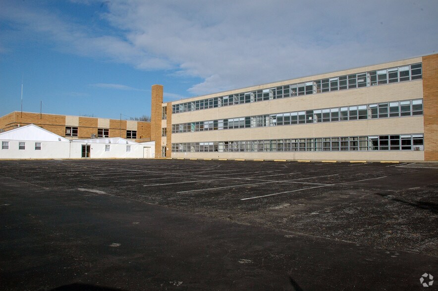 More Photos Of 350 Georgetown Rd, Carneys Point Schools For Lease