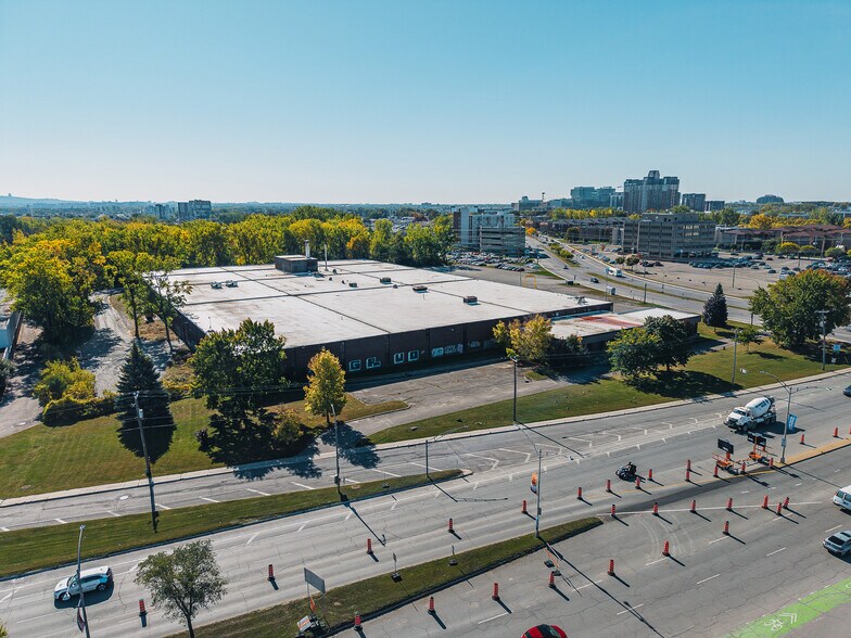 Primary Photo Of 1000 Boul Saint-Martin O, Laval Warehouse For Lease