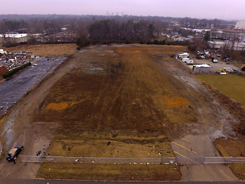More Photos Of 402-404 Banner Ave, Greensboro Land For Lease